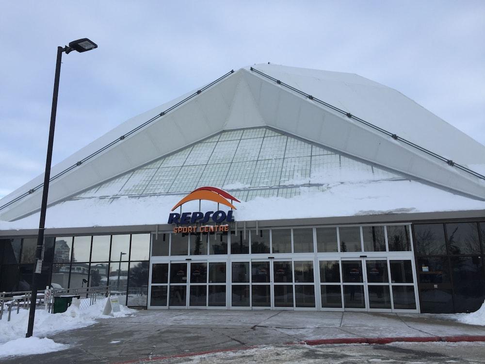 Comfort Inn & Suites South YYC Exterior foto