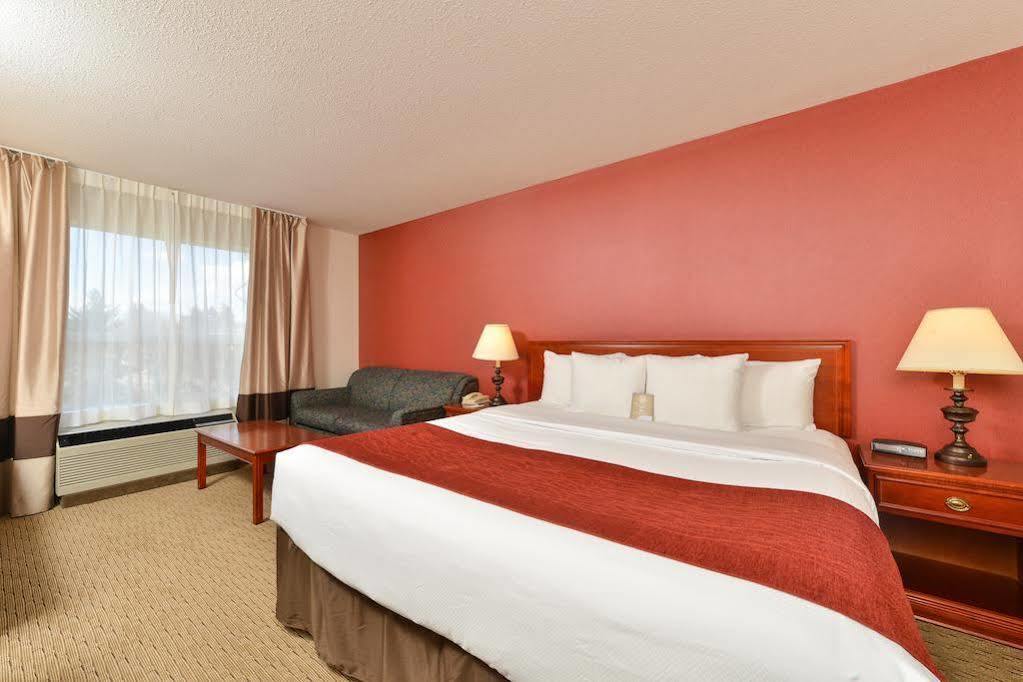 Comfort Inn & Suites South YYC Exterior foto
